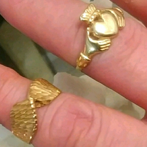 ONE SOLID 14KT GOLDCLADDAGH RING AND ONE SOLID 14KT GOLD DIAMOND CUT RING